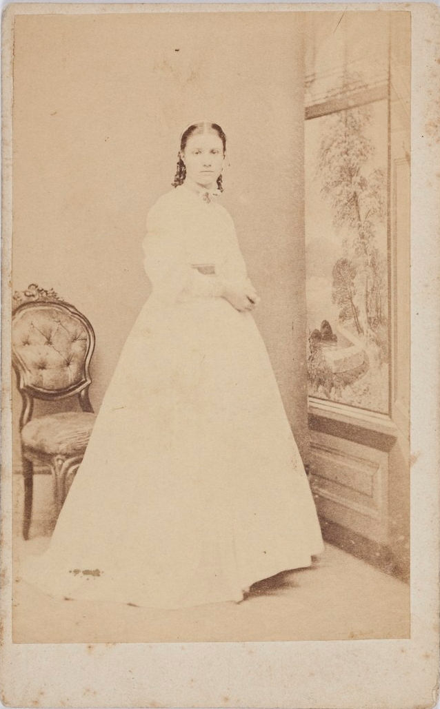 Unidentified female, nineteenth-century Parramatta. 1860s. Old Parramatta. Old Parramattan. Carte de visite. Burgin.