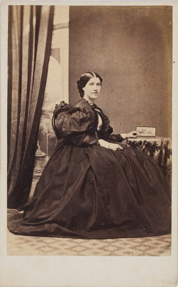 Unidentified female, nineteenth-century Parramatta. 1860s. Old Parramatta. Old Parramattan. Carte de visite. Burgin.