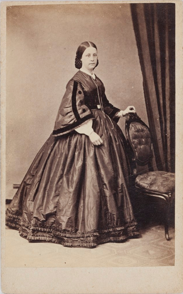 Unidentified female, nineteenth-century Parramatta. 1860s. Old Parramatta. Old Parramattan. Carte de visite. Burgin.