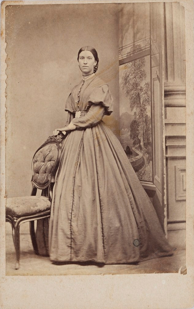 Unidentified female, nineteenth-century Parramatta. 1860s. Old Parramatta. Old Parramattan. Carte de visite. Burgin.