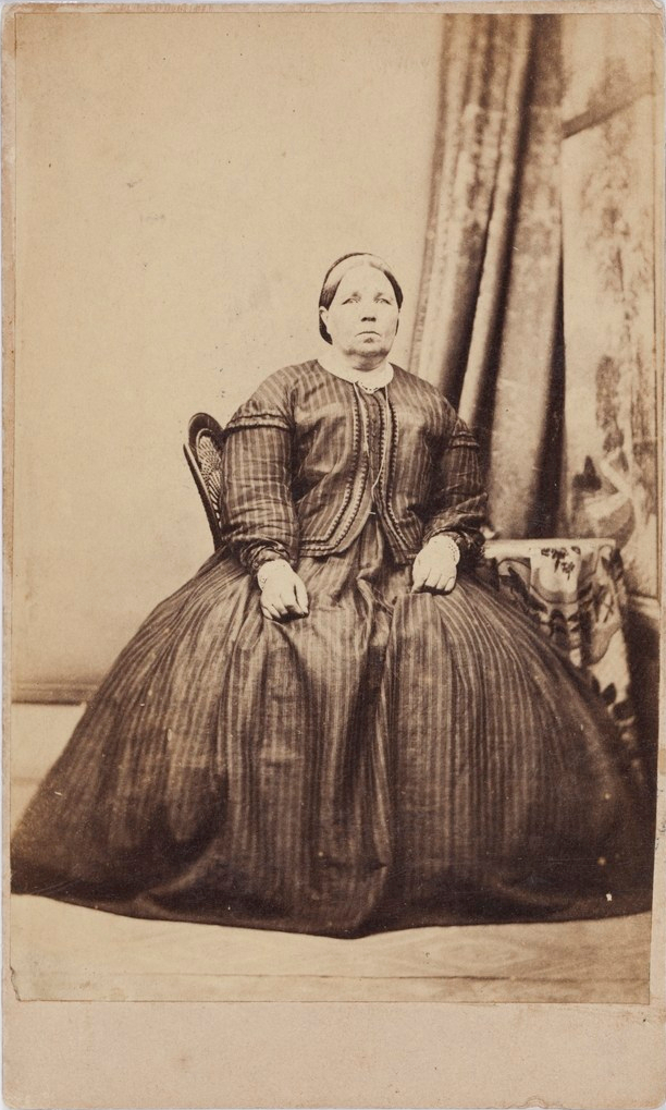 Unidentified female, nineteenth-century Parramatta. 1860s. Old Parramatta. Old Parramattan. Carte de visite. Burgin.