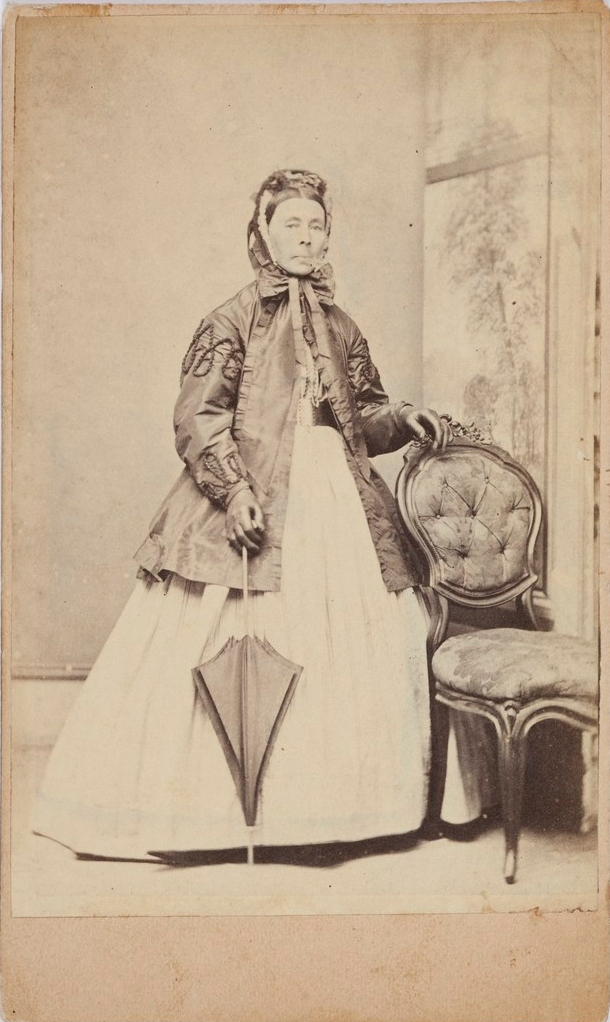 Unidentified female, nineteenth-century Parramatta. 1860s. Old Parramatta. Old Parramattan. Carte de visite. Burgin.