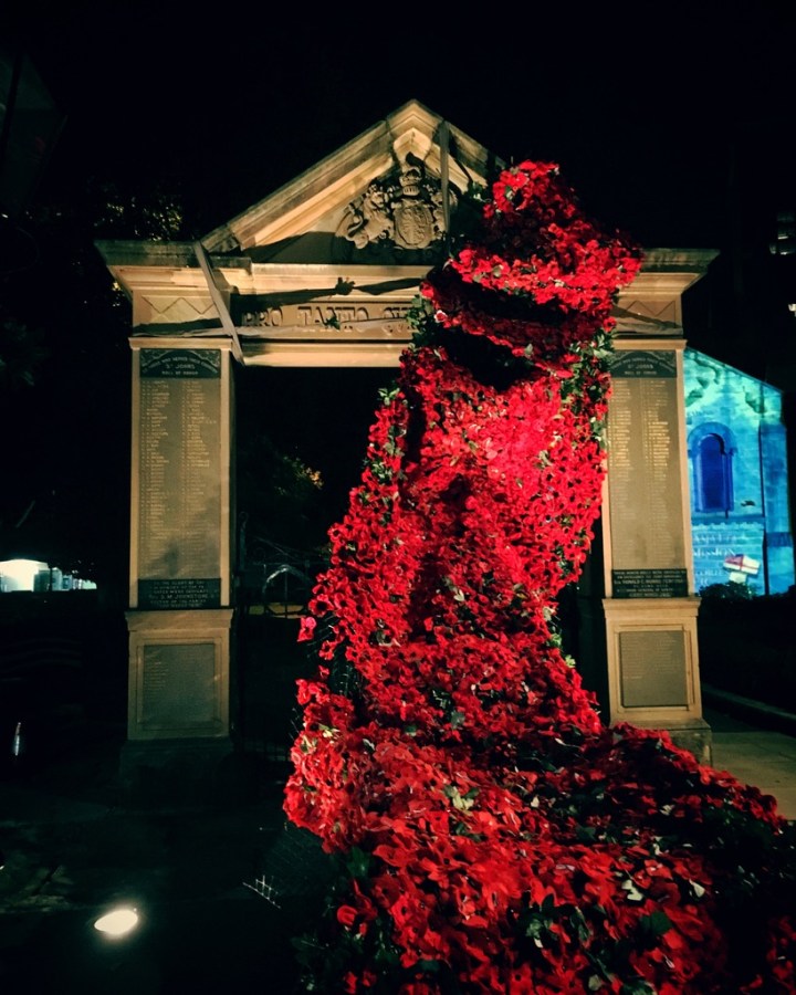 Royal Memorial Gates with Roll of Honor and River of Poppies ANZAC tribute. Photo: Michaela Ann Cameron (2017).